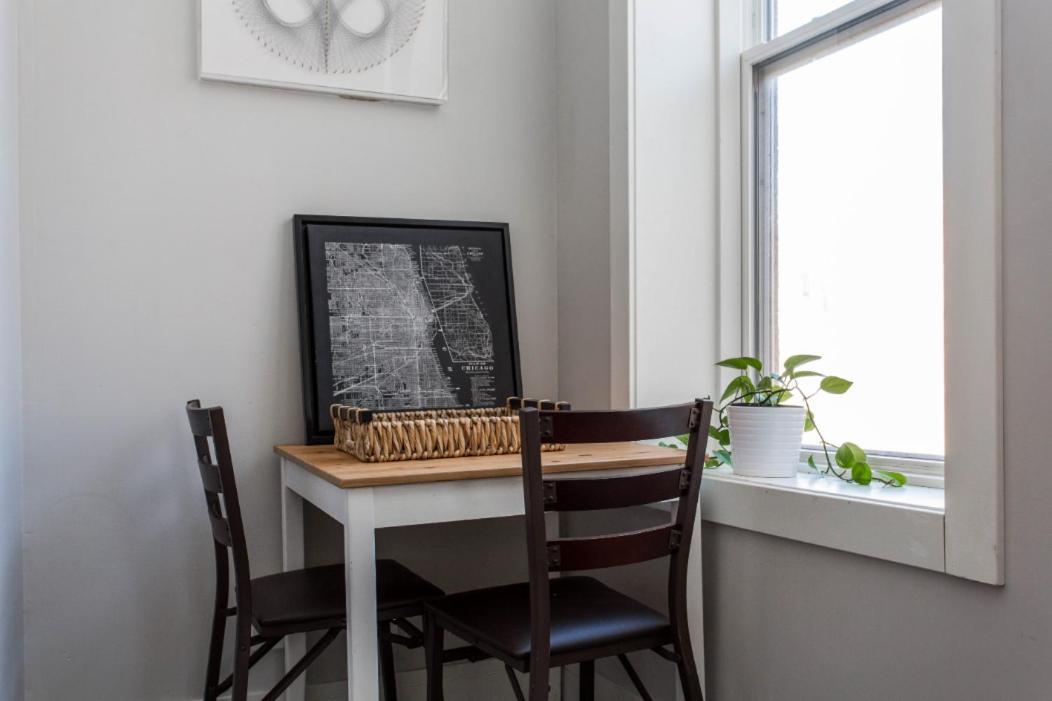 The Double Play - 1 Min Walk To Wrigley! Spacious 2Br - Perfect For Cubs Fans! Chicago Exteriör bild