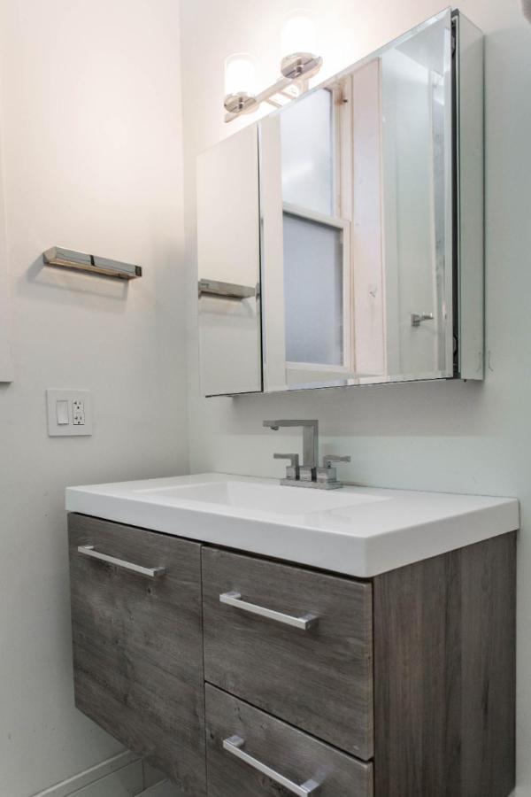 The Double Play - 1 Min Walk To Wrigley! Spacious 2Br - Perfect For Cubs Fans! Chicago Exteriör bild